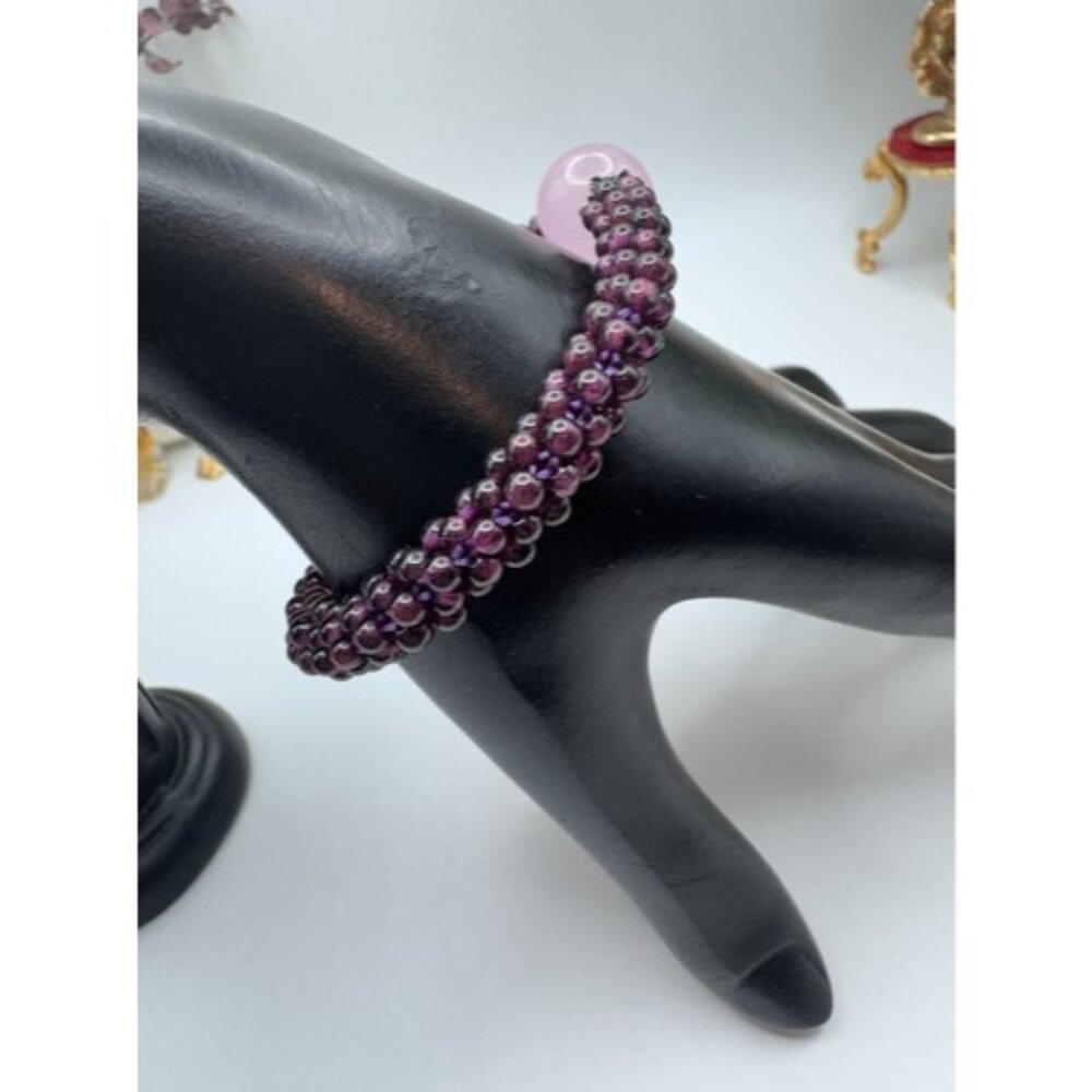 Braided bracelet with small garnet and rose quartz beads and delicate birthstone - Picture 2 of 6
